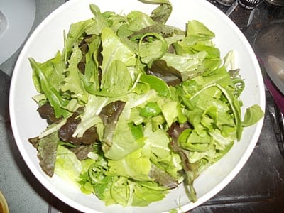 Mediterranean-quinoa-cakes-with-goat-cheese-salad-step-by-step-recipe