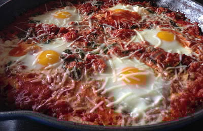 quinoa-baked-eggs-with-spinach-and-pancetta