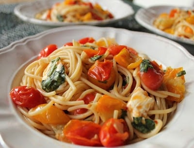 spaghetti-with-cherry-tomato-sauce-mozzarella-and-basil