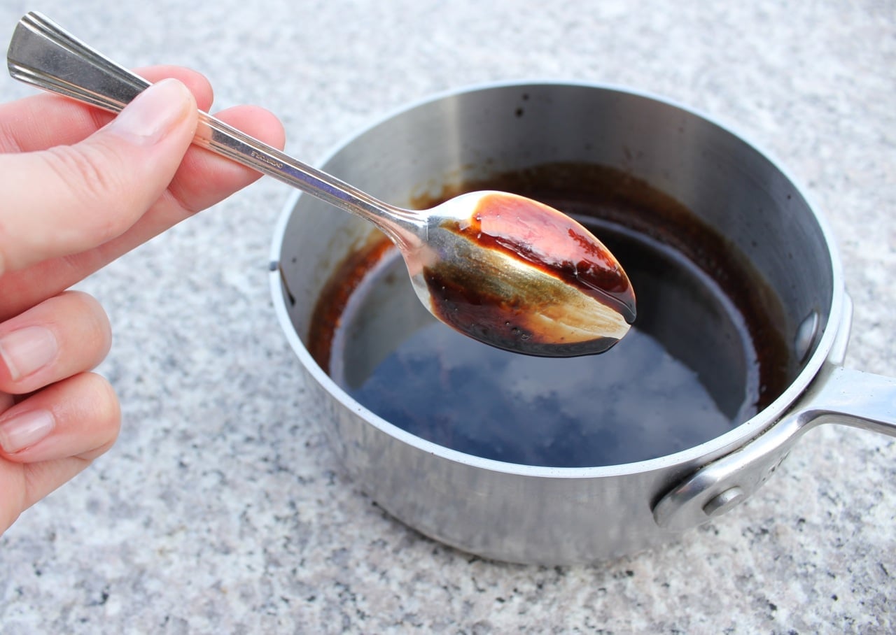 balsamic-reduction-for-flatbread-with-figs-prosciutto-and-goat-cheese