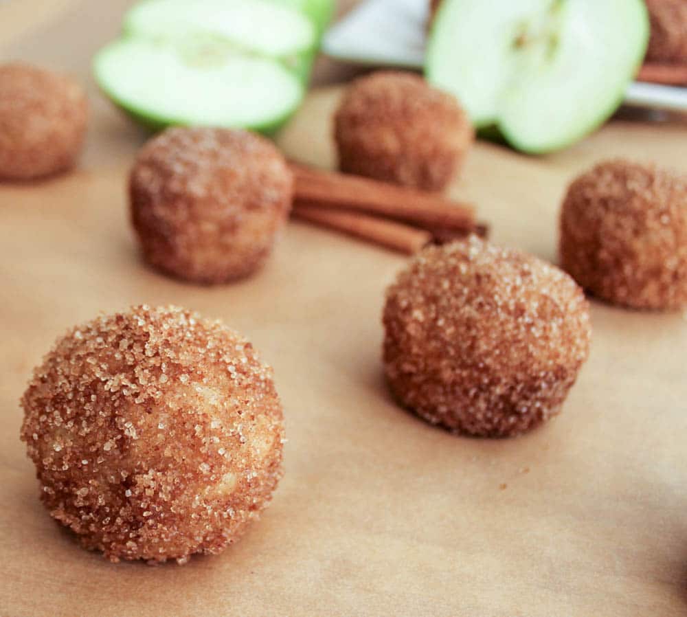 apple-cinnamon-baked-doughnut-holes-7