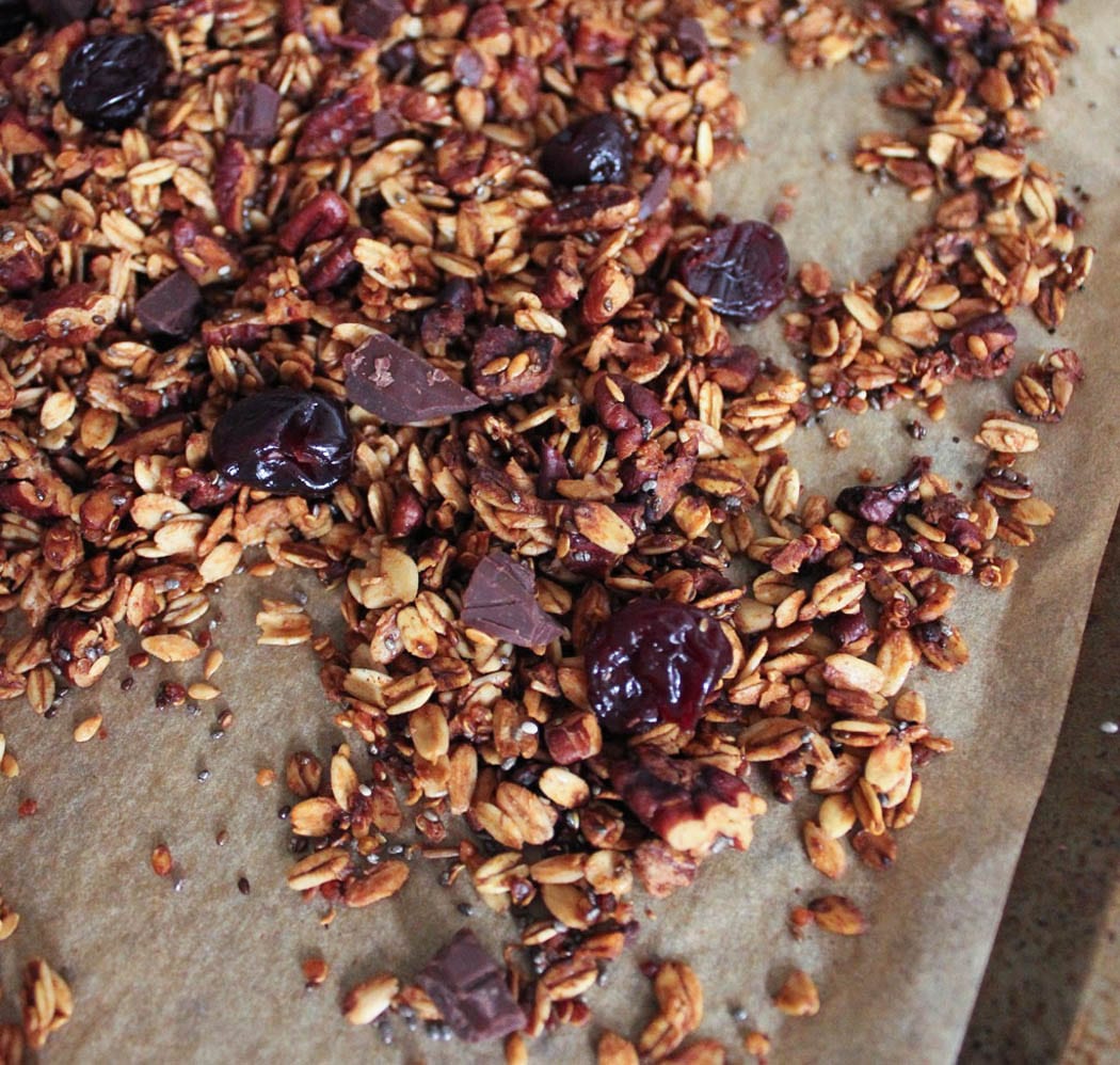 dark-chocolate-cherry-granola-with-crunchy-quinoa-vegan-gluten-free-5