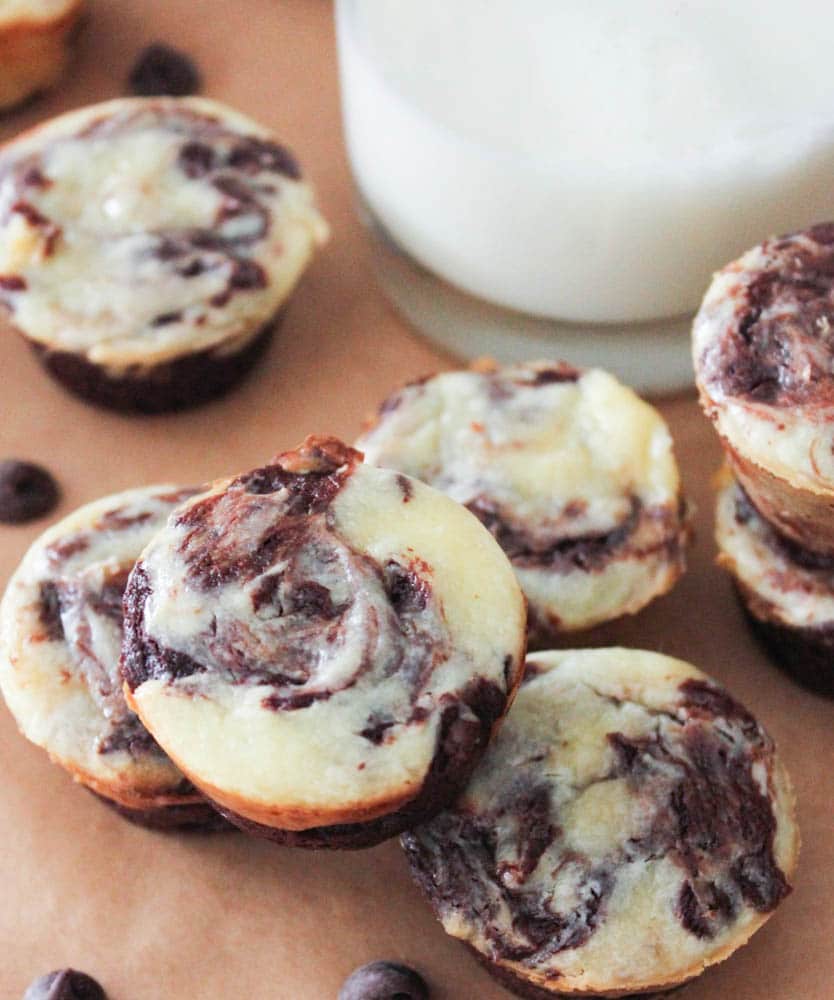 Chocolate-Chip-Cheesecake-Swirl-Brownie-Bites
