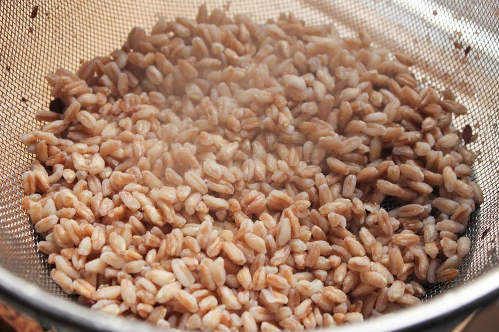 Fiesta-Baked-Eggs-with-Farro-Black-Beans-and-Chicken-Sausage-step-1