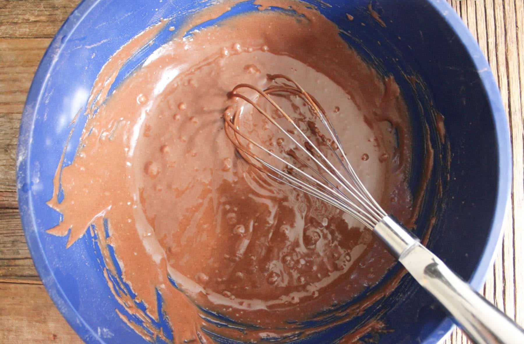 vegan-chocolate-cake-with-whipped-coconut-cream-and-fresh-berries-step-3