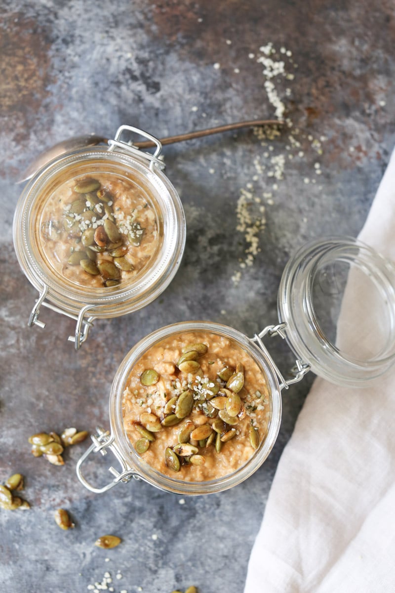 vegan-pumpkin-spice-latte-overnight-oats-with-maple-pepitas-7